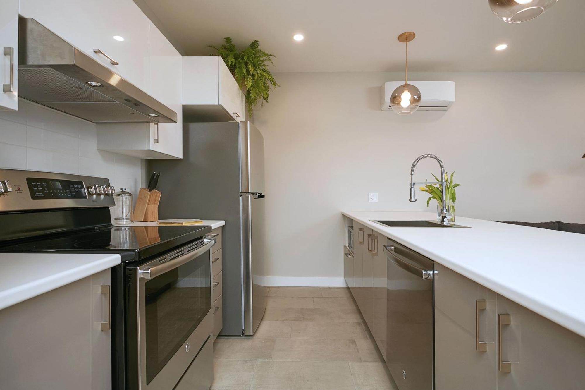 Explore Montreal From Sleek Contemporary Apartment By Den Stays Kamer foto