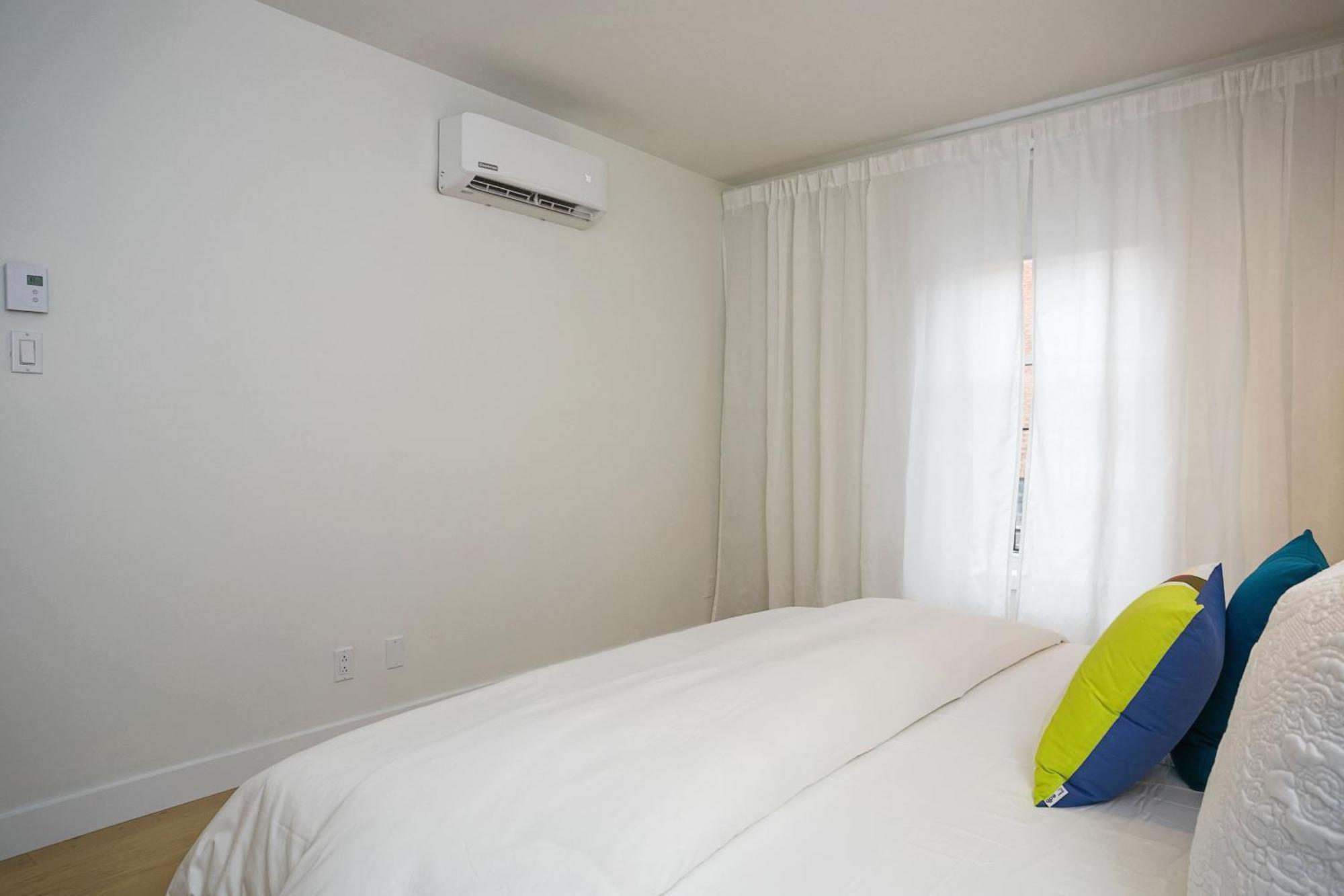 Explore Montreal From Sleek Contemporary Apartment By Den Stays Kamer foto