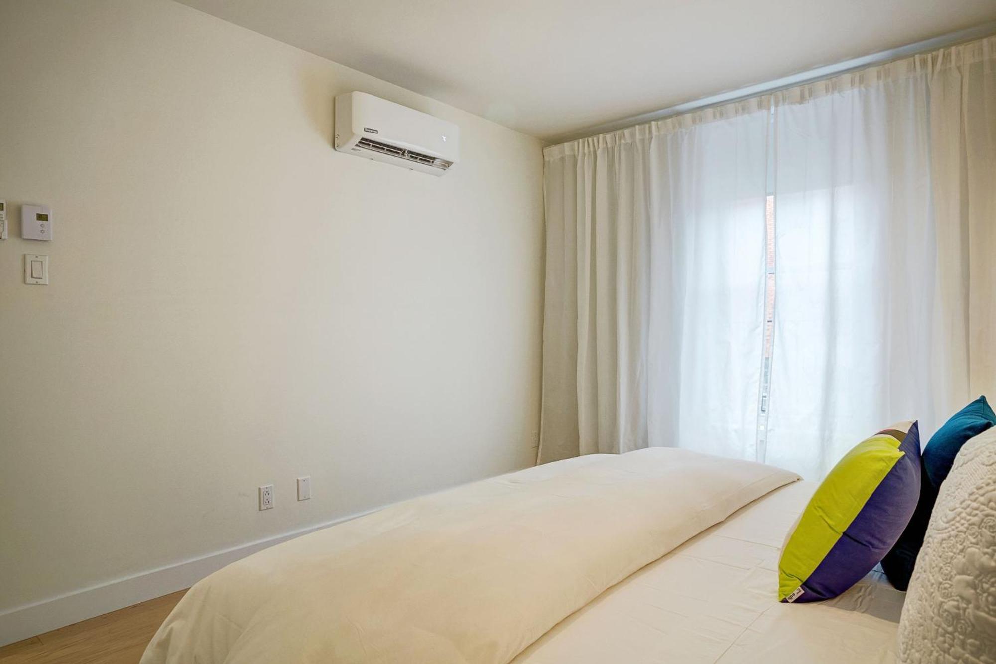 Explore Montreal From Sleek Contemporary Apartment By Den Stays Kamer foto
